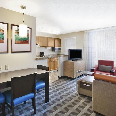 Towneplace Suites By Marriott Brookfield Exterior photo