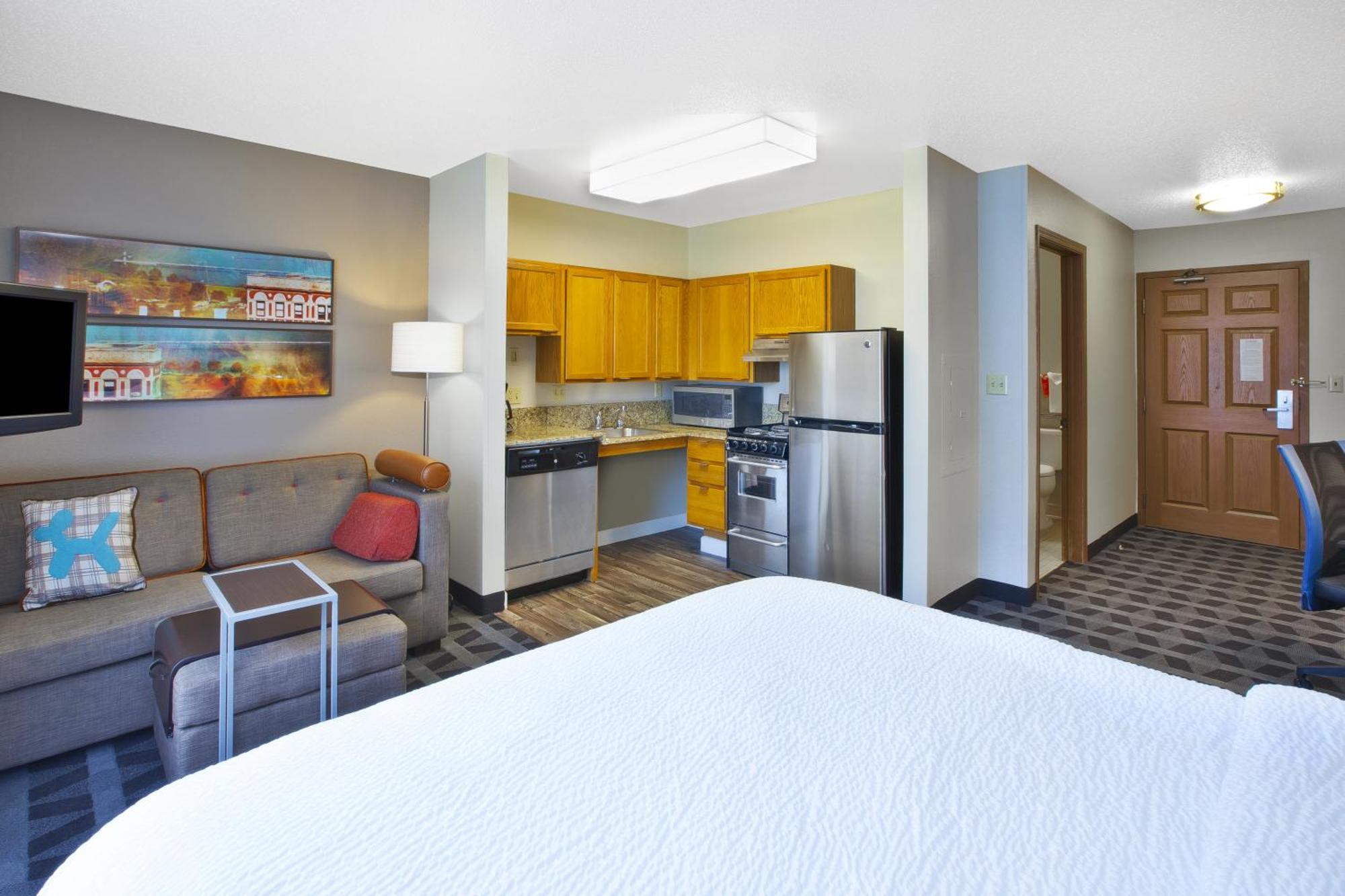 Towneplace Suites By Marriott Brookfield Exterior photo