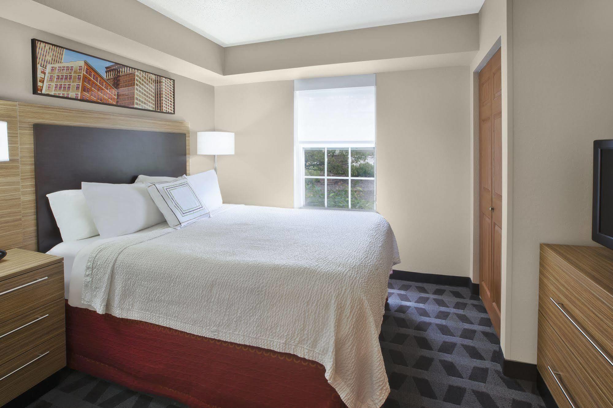Towneplace Suites By Marriott Brookfield Exterior photo